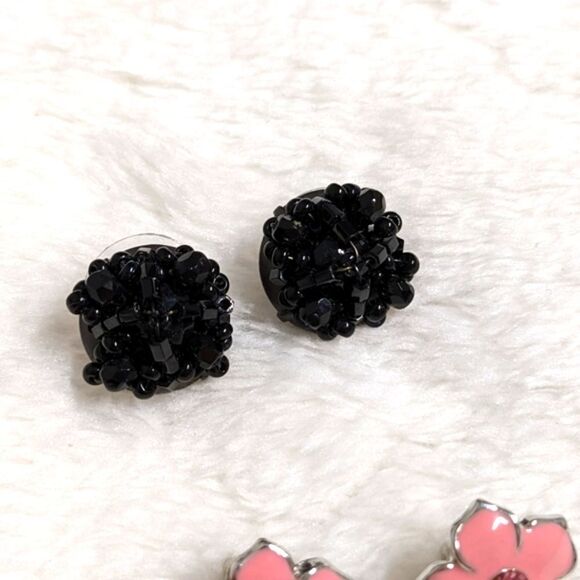 Vintage (4) Pair Bundle-Small Stud, Beaded, Rhinestone & Enamel Pierced Earrings - Picture 8 of 14